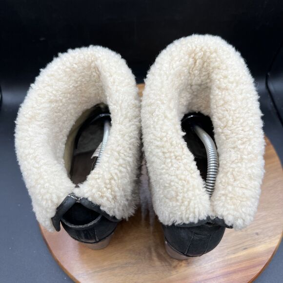 UGG Women’s Size 7 Lynnea Leather Ankle Boot Studded Wood Heels Roll Down 3207 - Picture 5 of 9